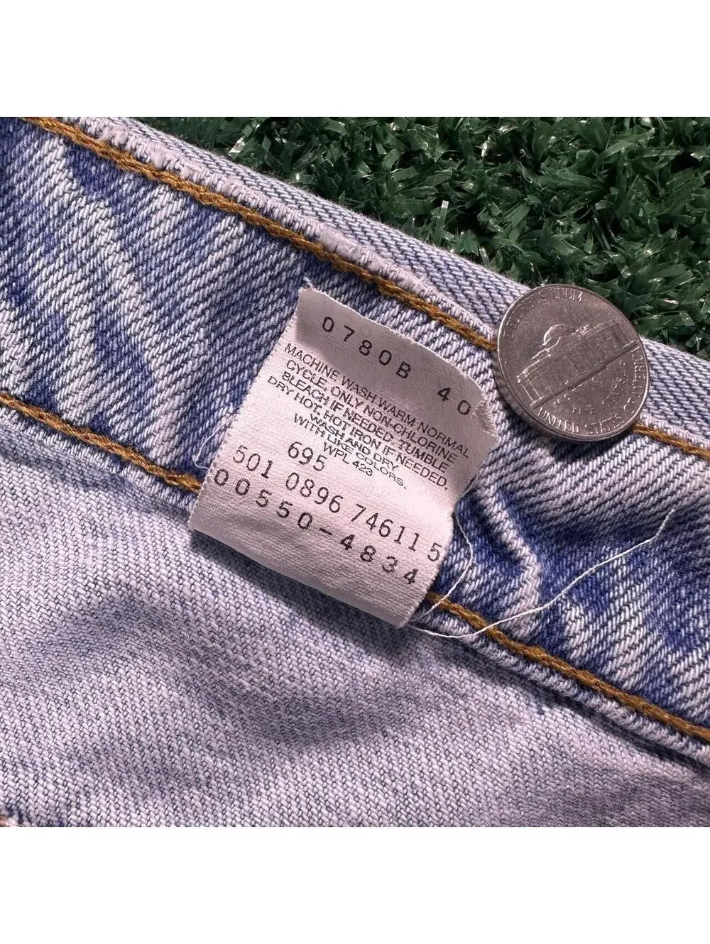 Retro paper tag Levi's 550 tapered leg relaxed fit blue denim jeans pants 38x34